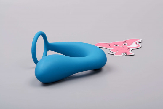 Анален щепсел Slingshot II с ерекционен пръстен и дистанционно управление (11,9 cm)