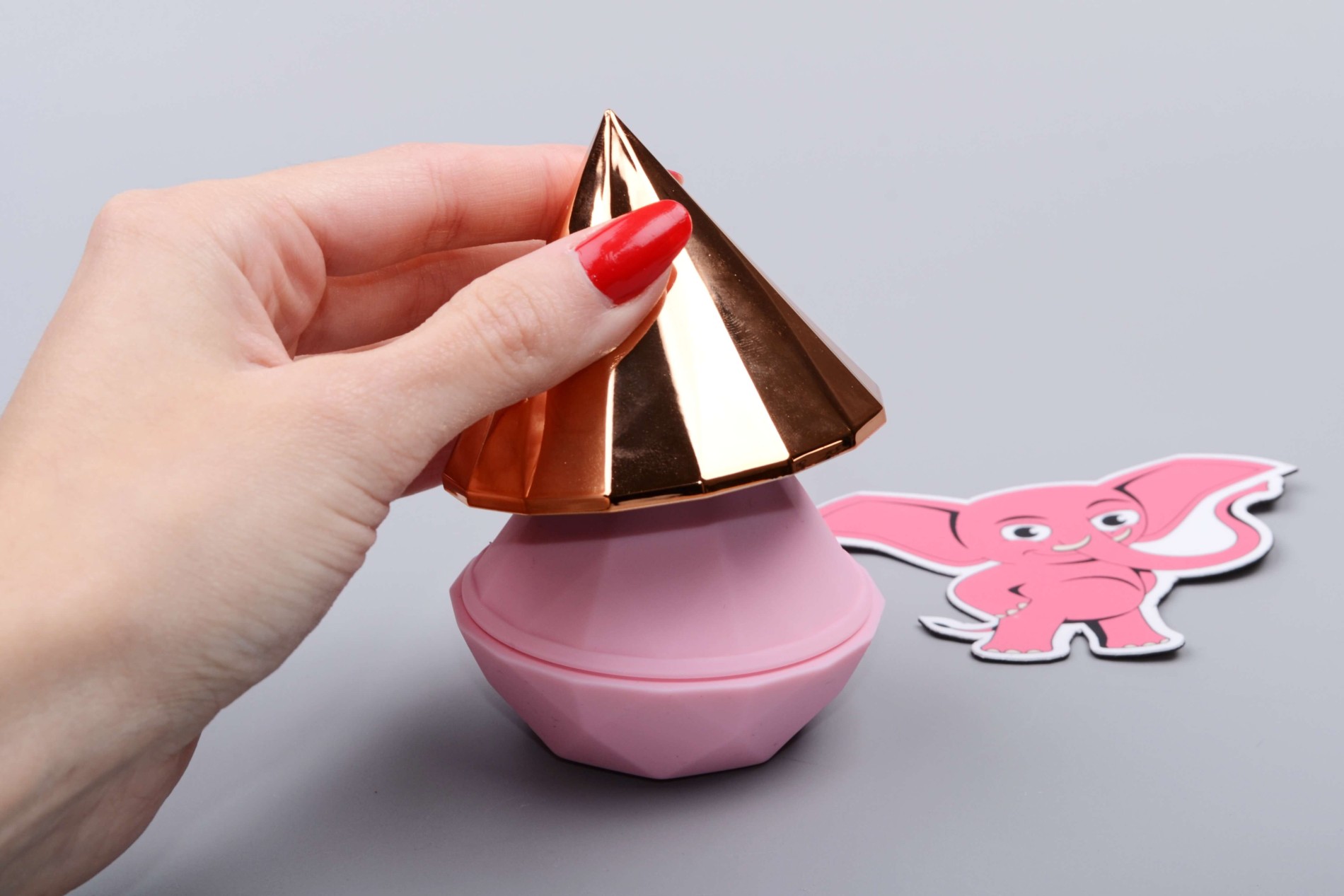 Инструмент за натиск Adore Diamond (7,1 cm), в ръка