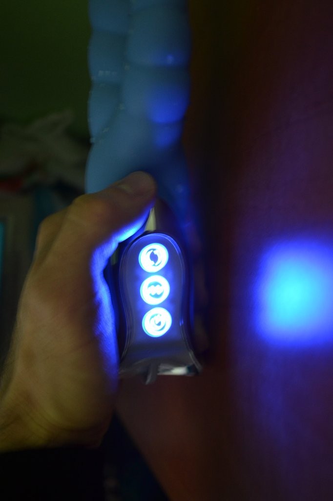 Син вибратор "Гъсеница" - силиконов