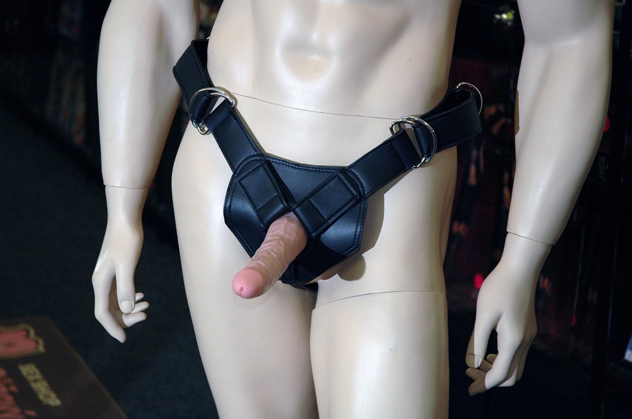 Страпон с колани