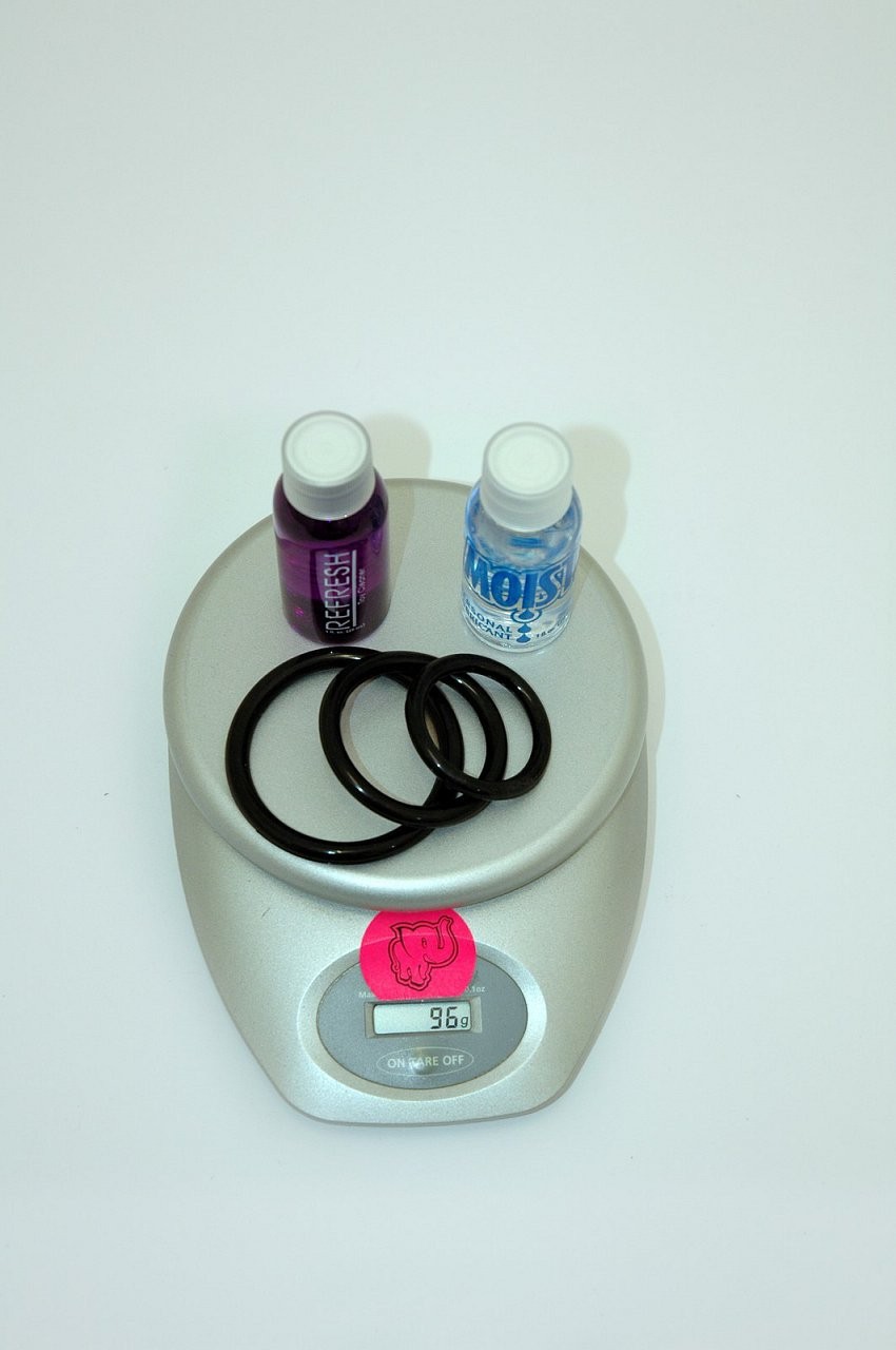 Стягащи пръстени на King Cock върху скалата