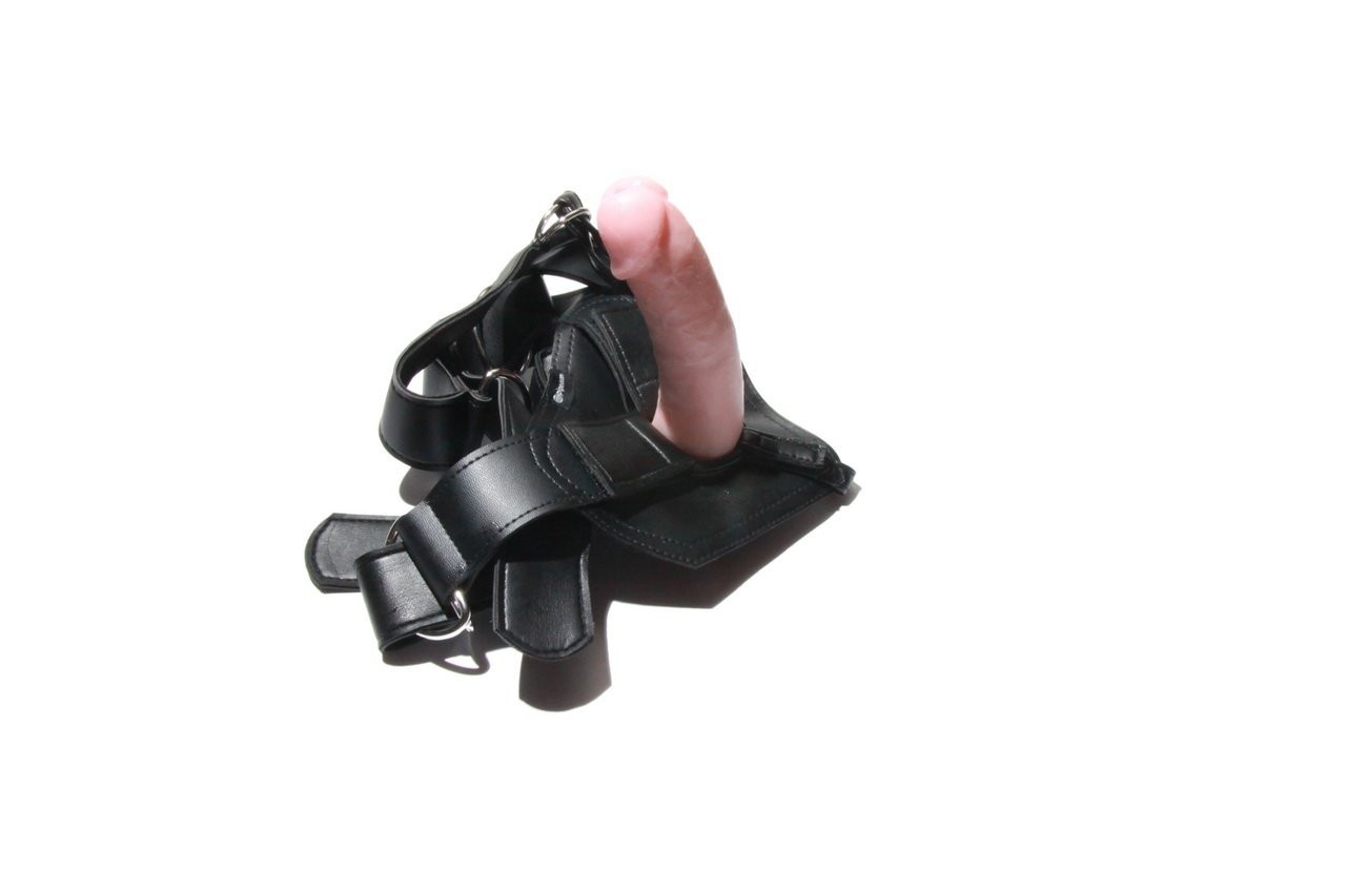 Страпон крал петел