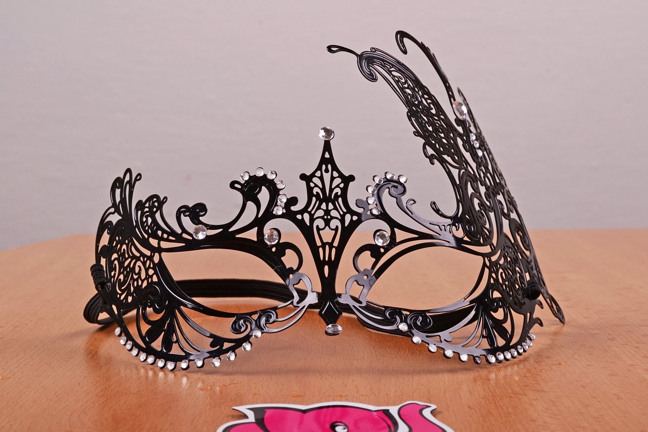 Метална маска за очи с кристали