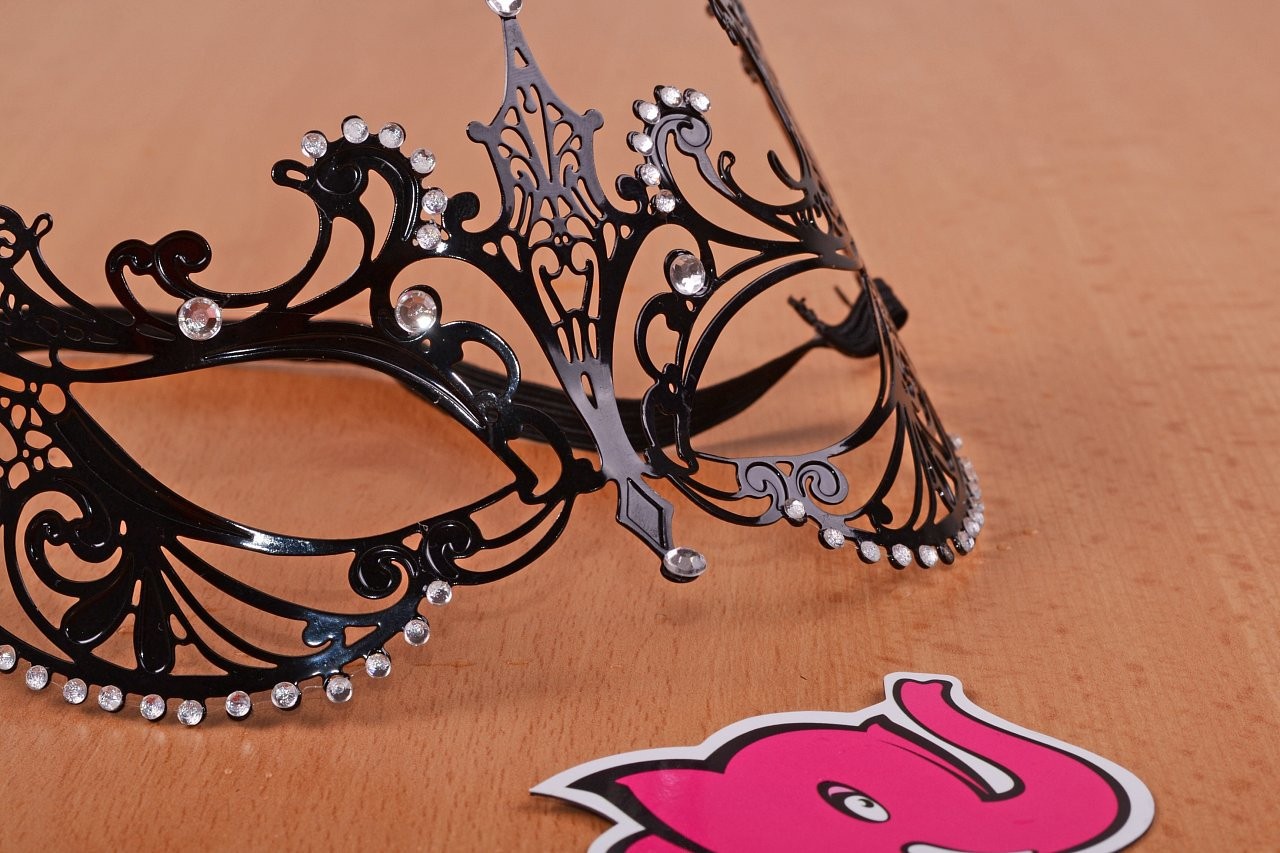 Метална маска за очи с кристали