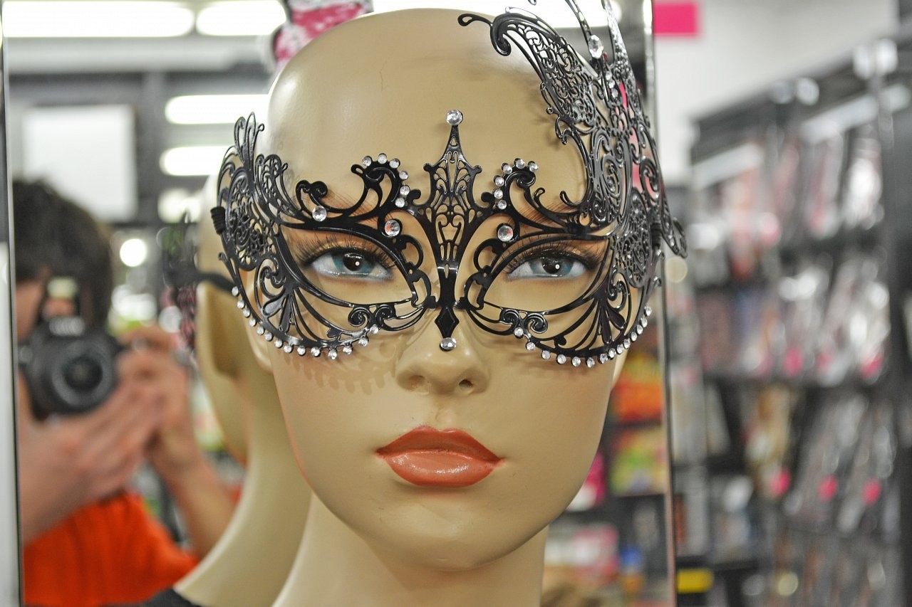 Метална маска за очи с кристали