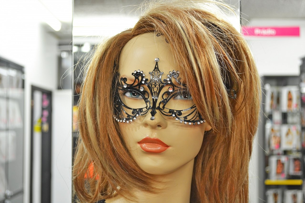 Метална маска за очи с кристали