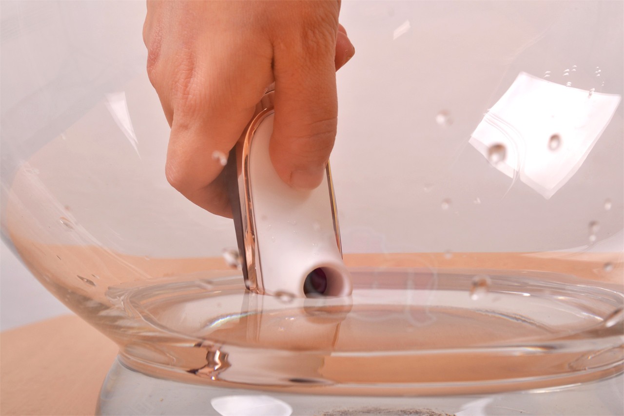 Satisfyer Pro Traveler, във вода