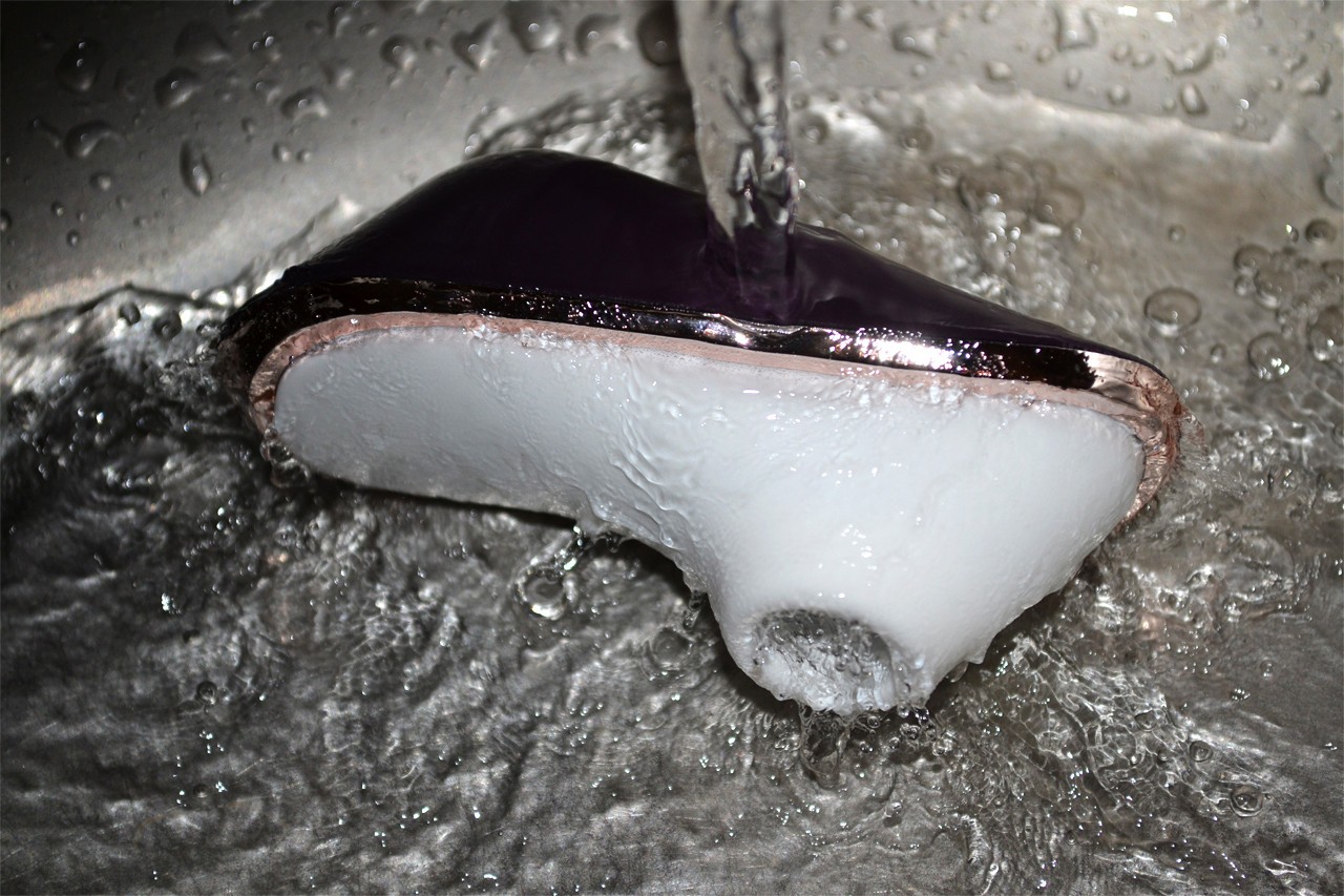 Satisfyer Pro Traveler, под течаща вода