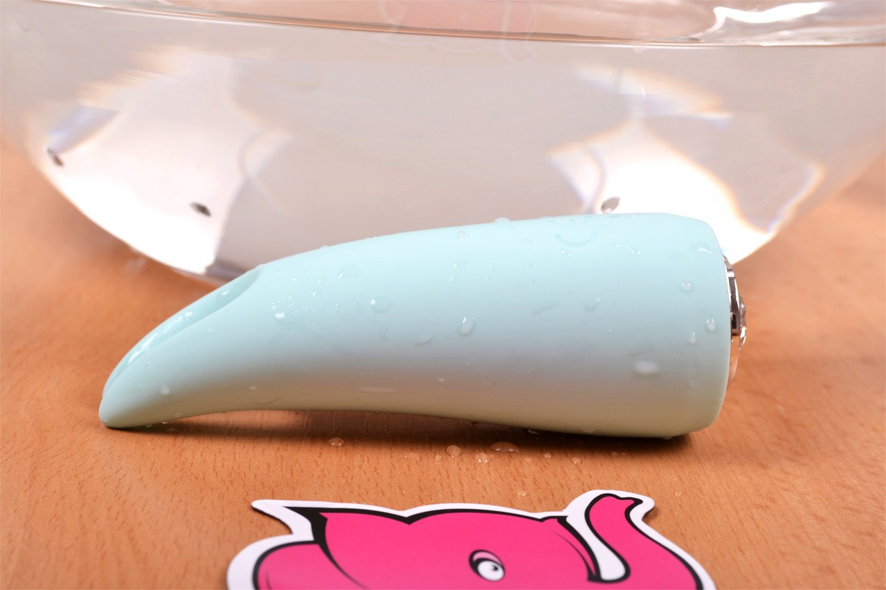 Тюркоазен диамантен масажен вибратор с уши - преди водоустойчив тест