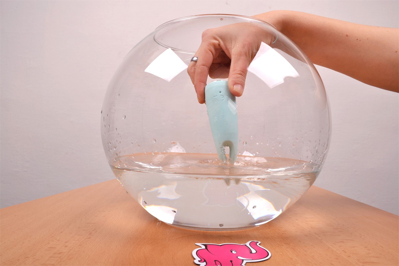 Тюркоазен диамантен масажен вибратор с уши - водоустойчив тест