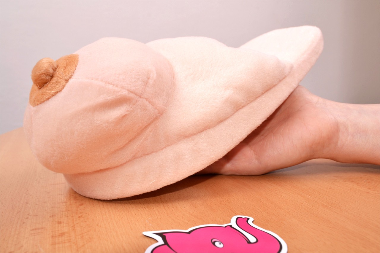 Чехли с гърди