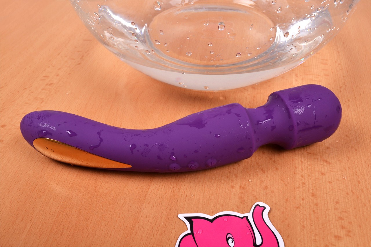 Масажен вибратор Лунна светлина, пред аквариума