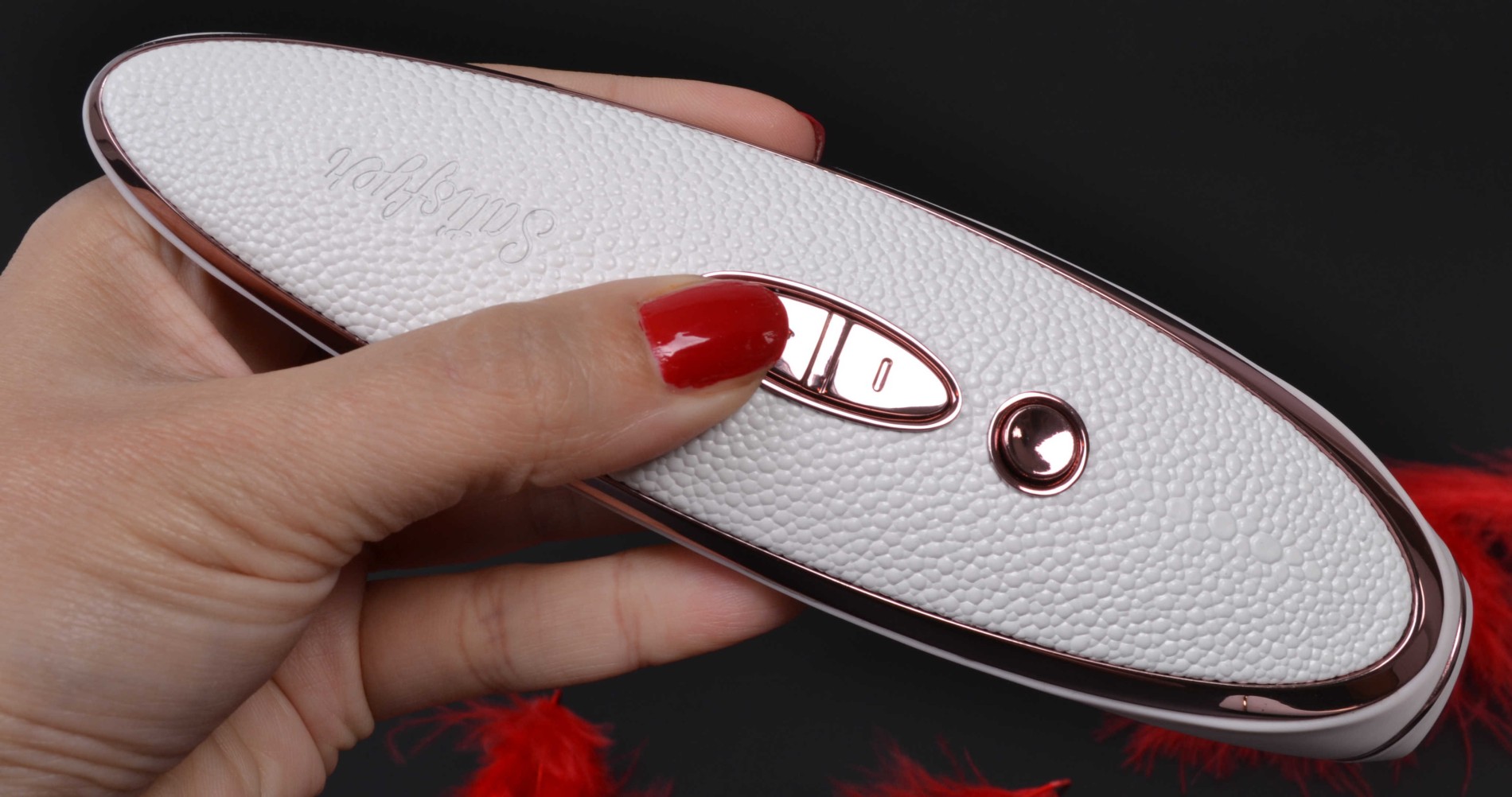 Луксозен вибратор под налягане Satisfyer, контрол