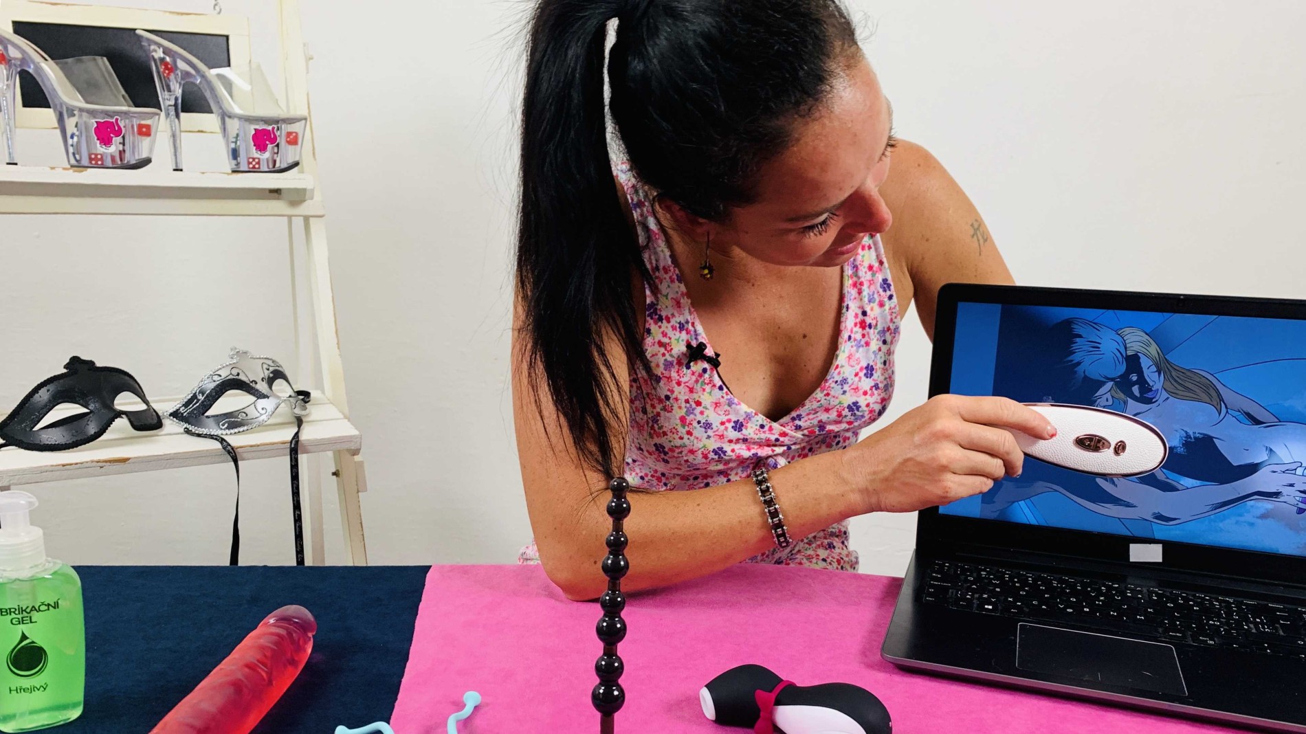 Луксозен вибратор под налягане Satisfyer, Domča