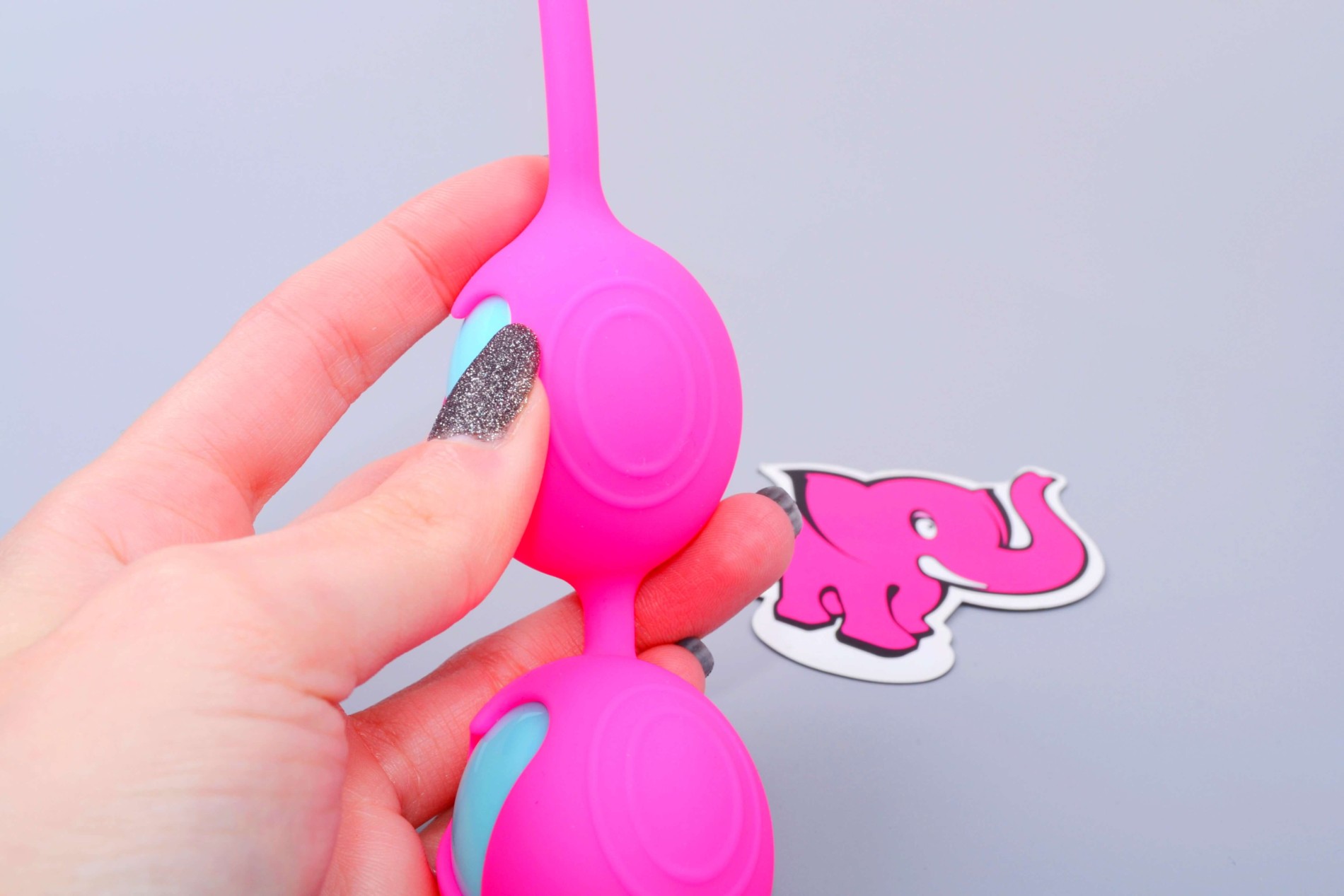 Venus Balls Feel Silicone II, в ръка