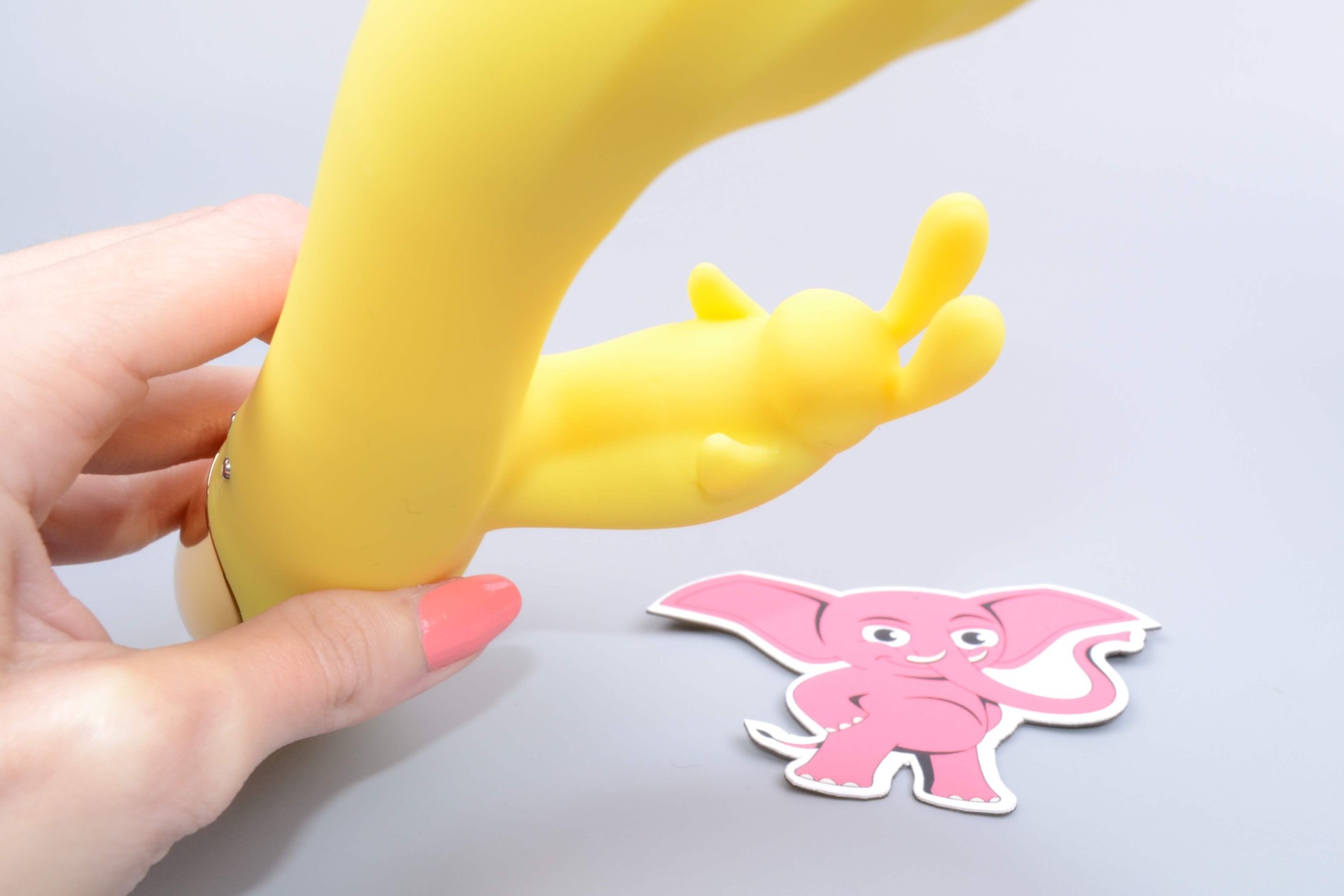 Пчелен вибратор за клиторни зъби, в ръка