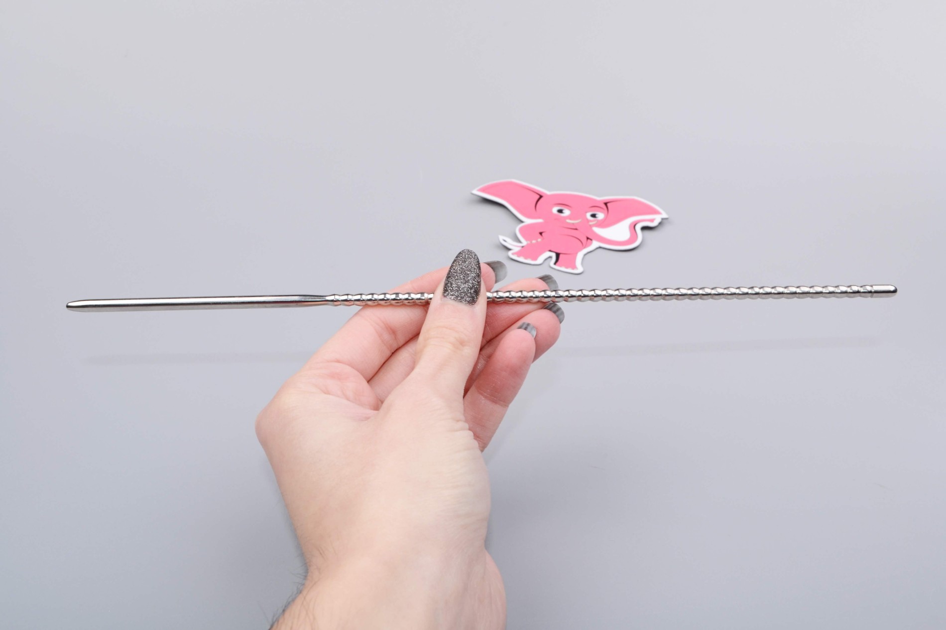 Метален разширител Стоманен шип (4 mm), в ръка