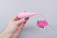 Deluxe Petite Kegel Balls Vaginal Dumbbell Set, в ръка