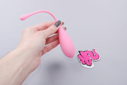 Deluxe Petite Kegel Balls Vaginal Dumbbell Set, в ръка