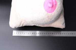 Плюшена възглавница Boob Squeeze, размери